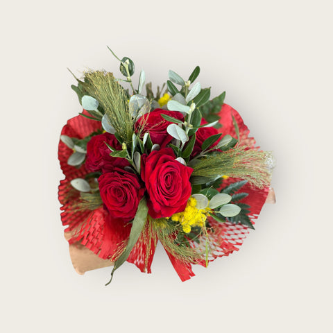 Rose rosse e mimosa - festa della donna