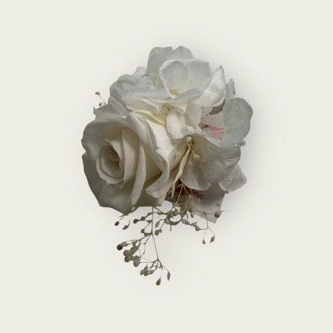 Fiore all'occhiello - rosa bianca e ortensia