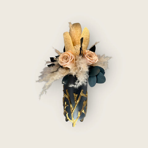 Composizione di fiori per la casa alta