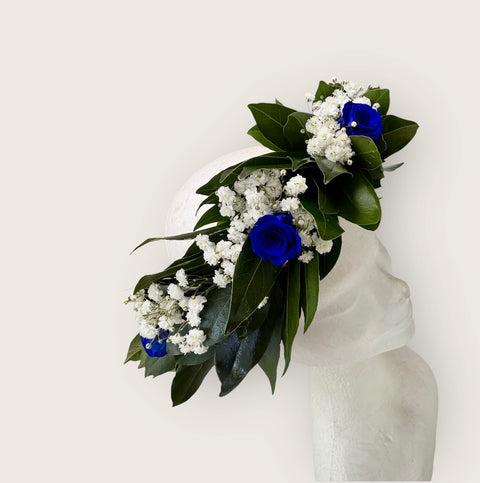 Coroncina di alloro con rose blu stabilizzate