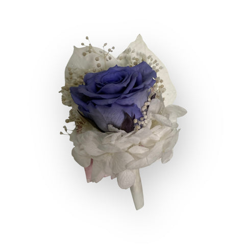 Fiore all'occhiello violetto