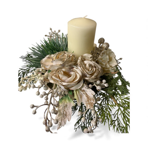 candela di Natale con ornamenti