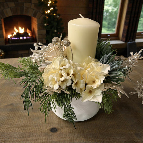 candela di Natale con ornamenti